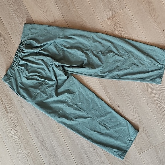 Lululemon Ventlight Cargo Mid Rise Crop Athleisure Pants, Size 10 - Picture 11 of 16